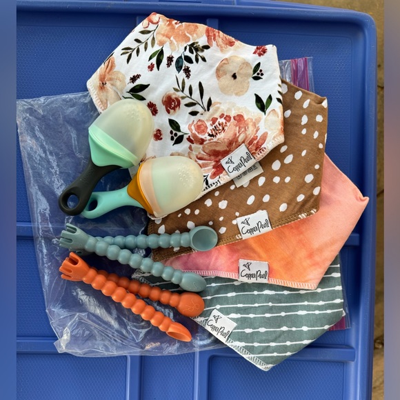 Baby accessories, Ryan&Rose cutie tensil spoon, frozen teether, copper&pearl bib - Picture 1 of 12